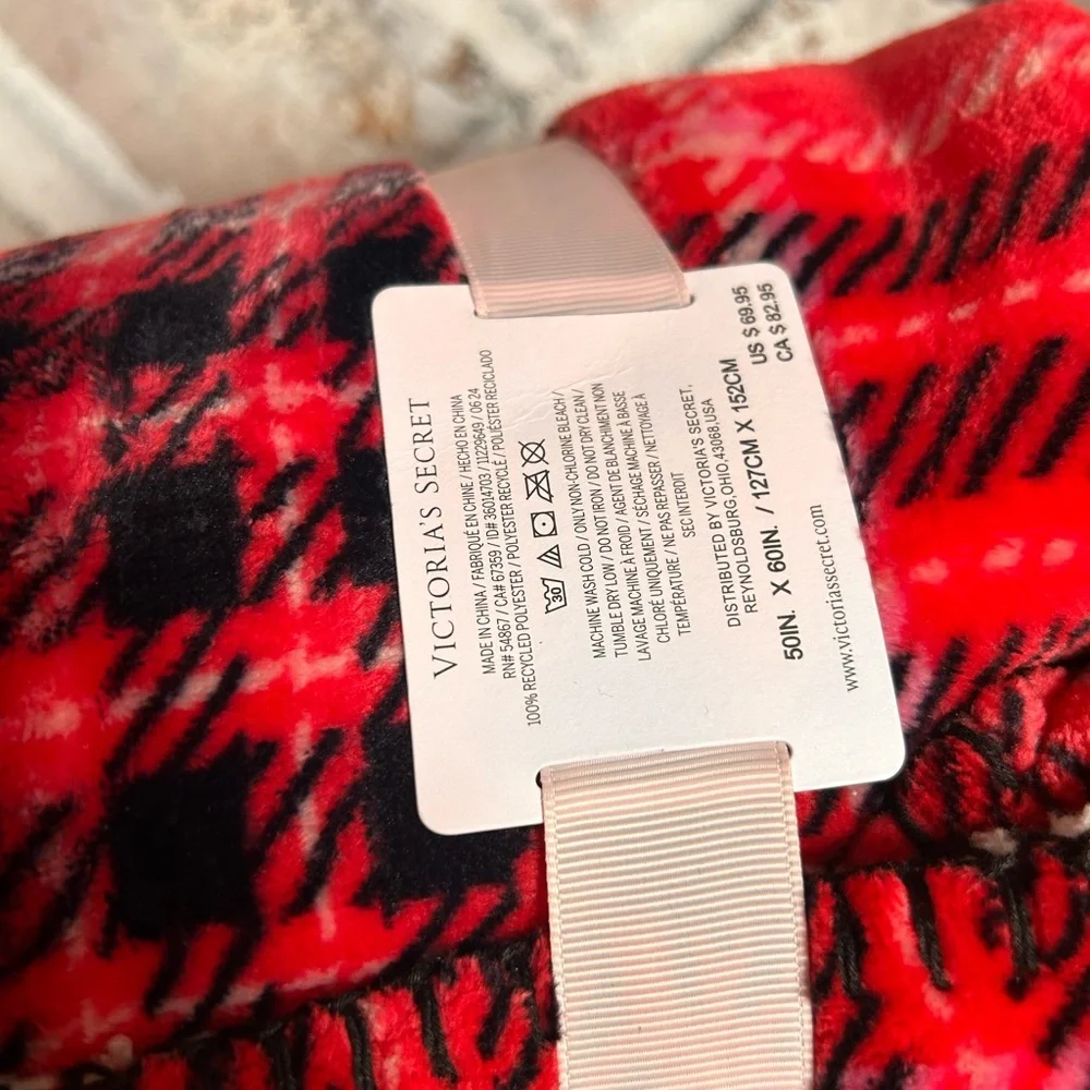 VICTORIA'S SECRET Red/Pink Plaid COZY Sherpa Throw Blanket